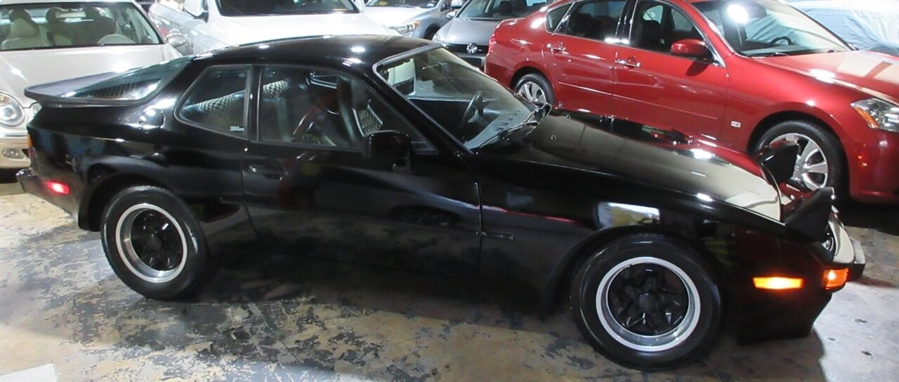 Porsche-944-1984-Hatchback-9