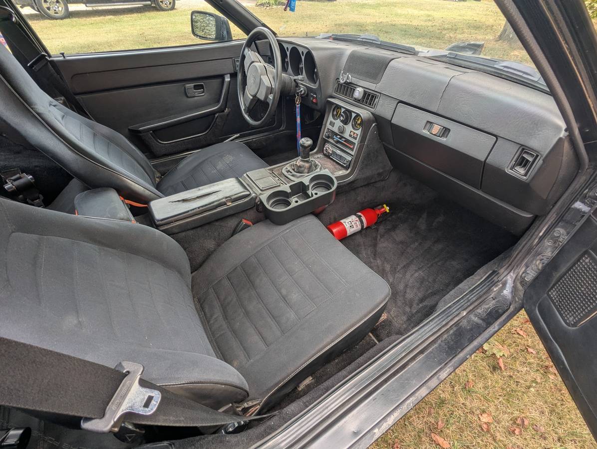 Porsche-944-1984-black-7