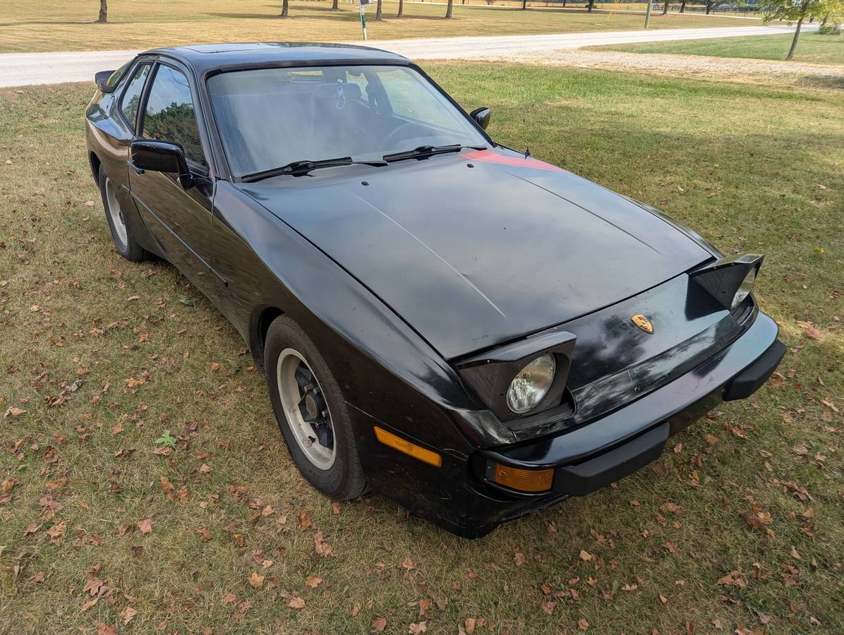 Porsche-944-1984-black-9