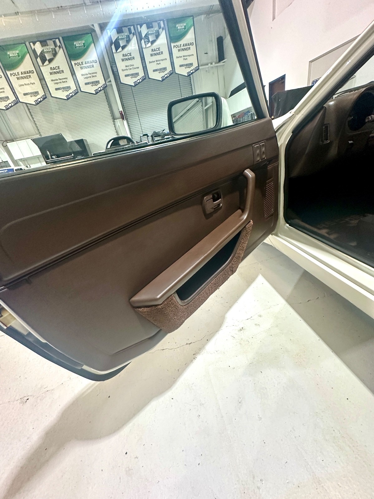 Porsche-944-1985-Coupe-12