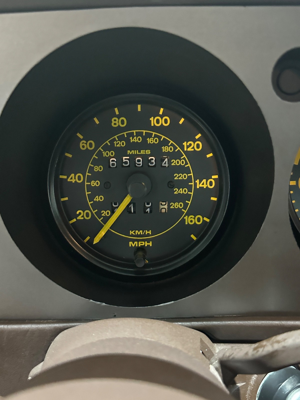 Porsche-944-1985-Coupe-14