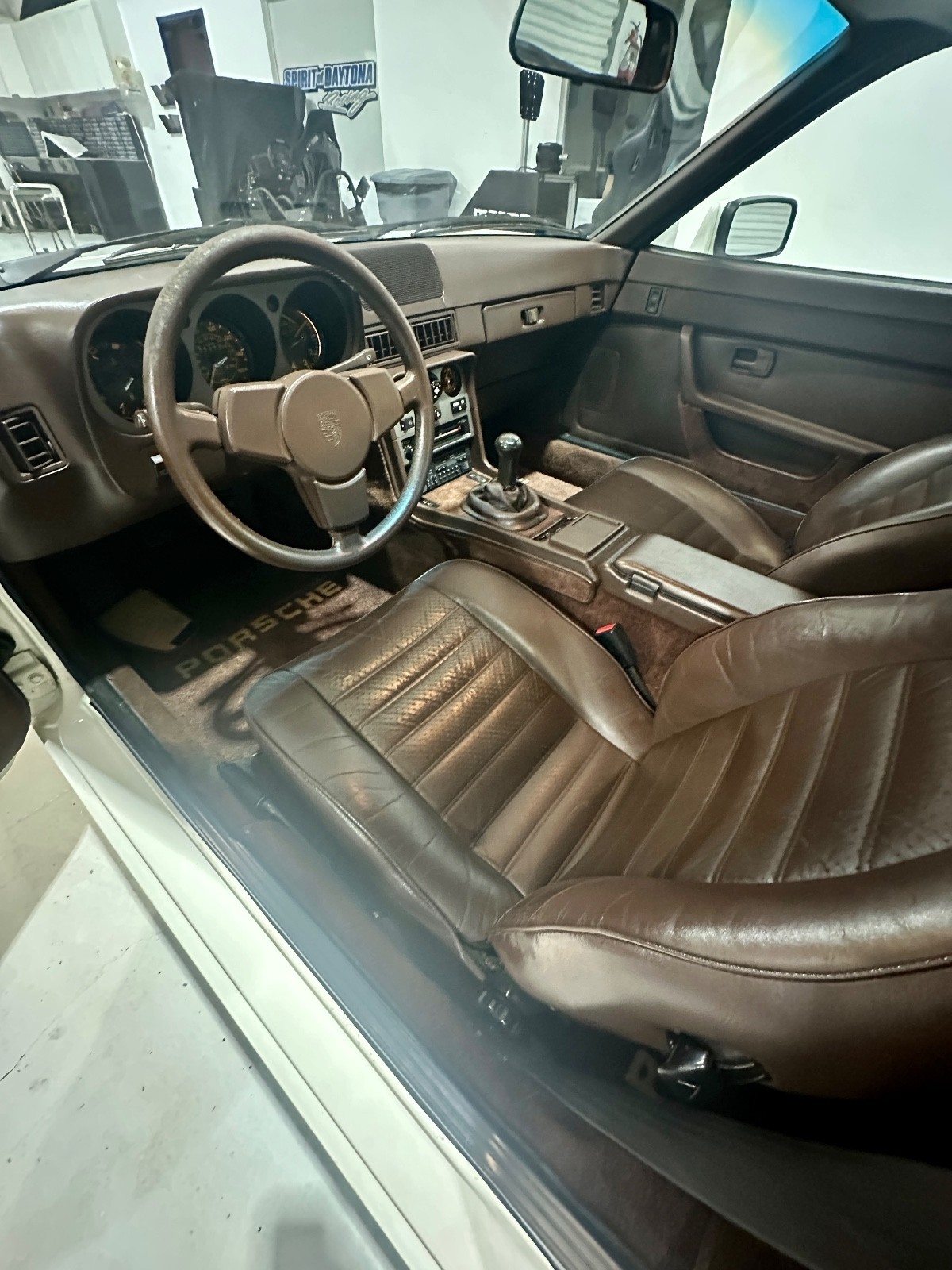 Porsche-944-1985-Coupe-15