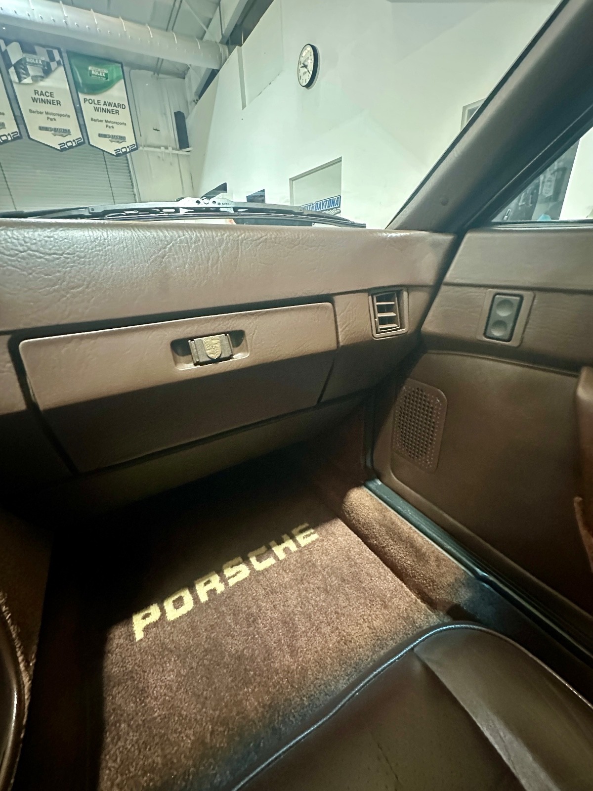 Porsche-944-1985-Coupe-19