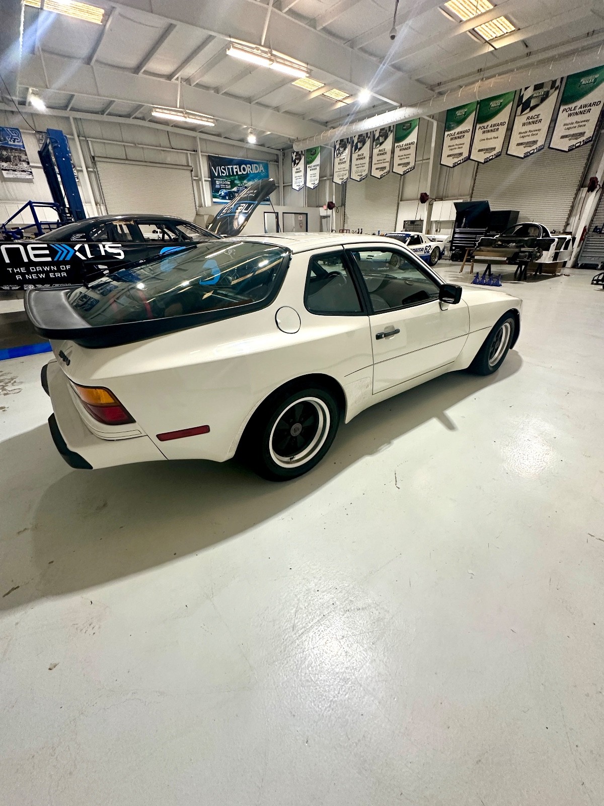 Porsche-944-1985-Coupe-2