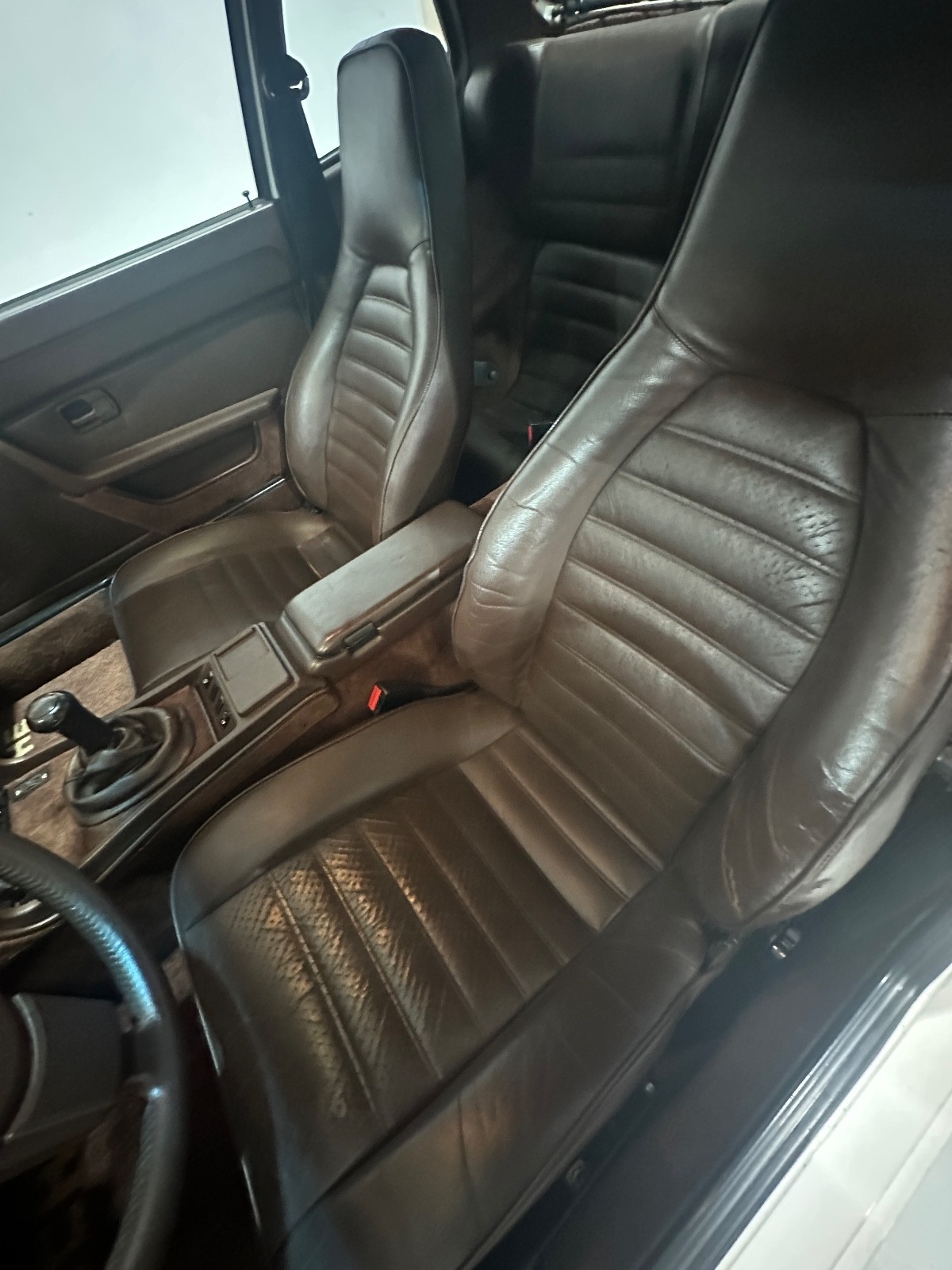 Porsche-944-1985-Coupe-21