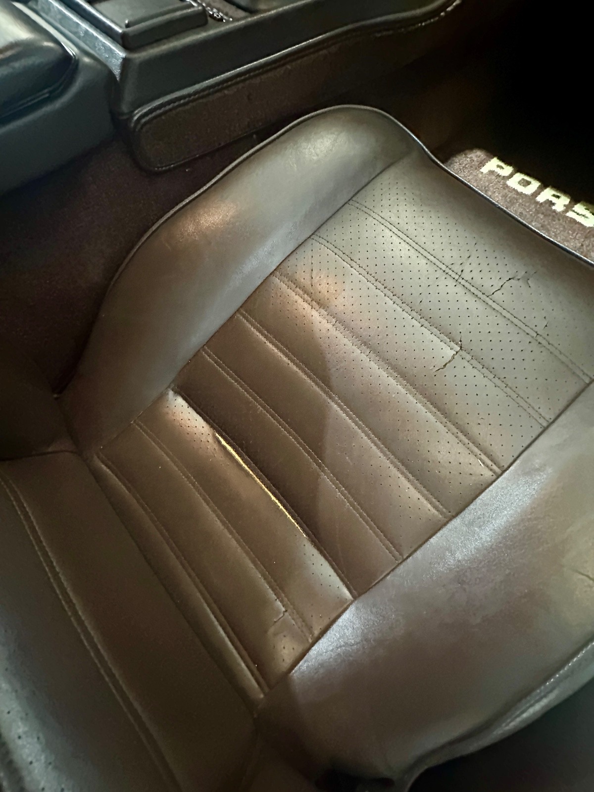 Porsche-944-1985-Coupe-23