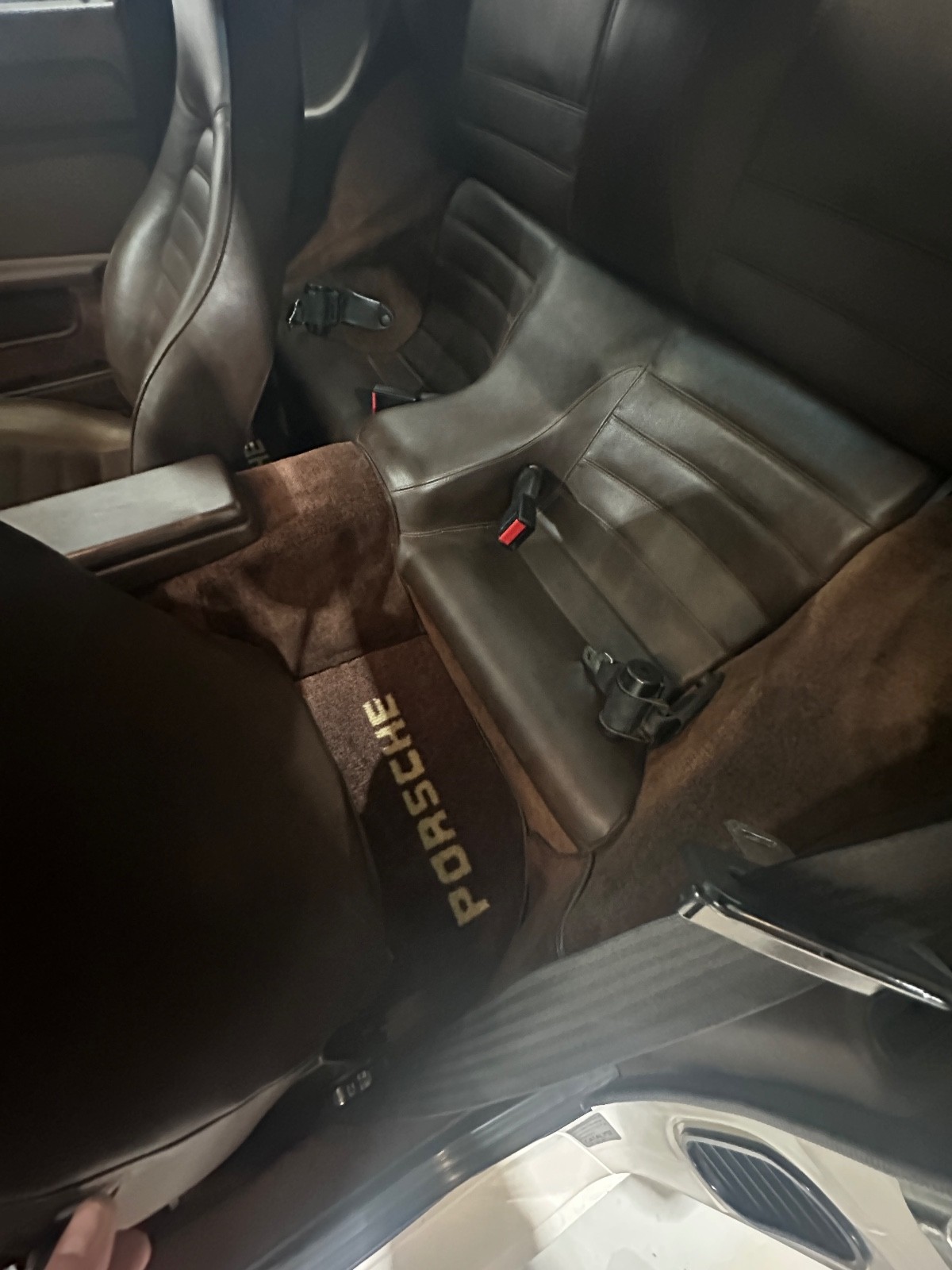 Porsche-944-1985-Coupe-24