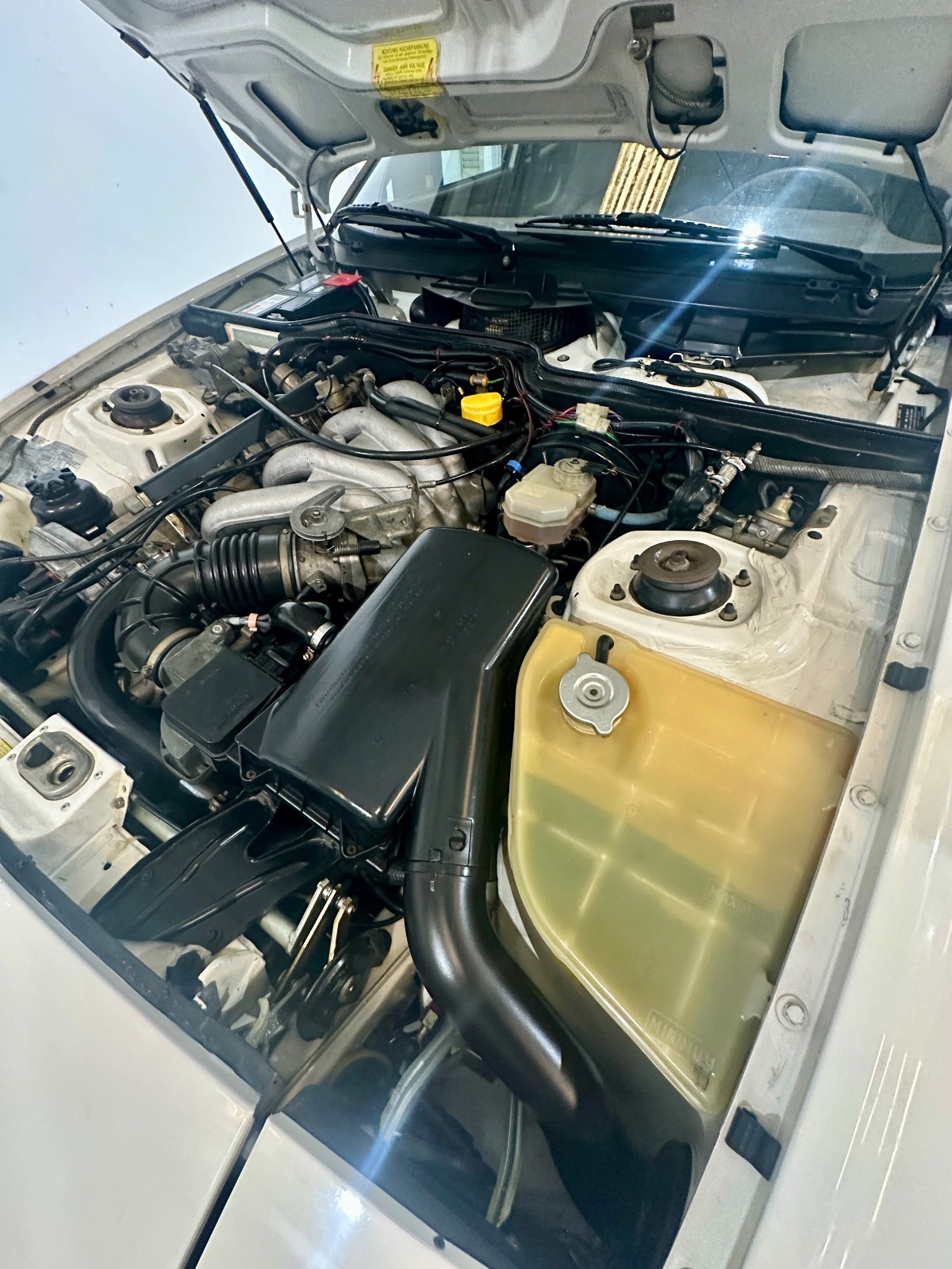 Porsche-944-1985-Coupe-28