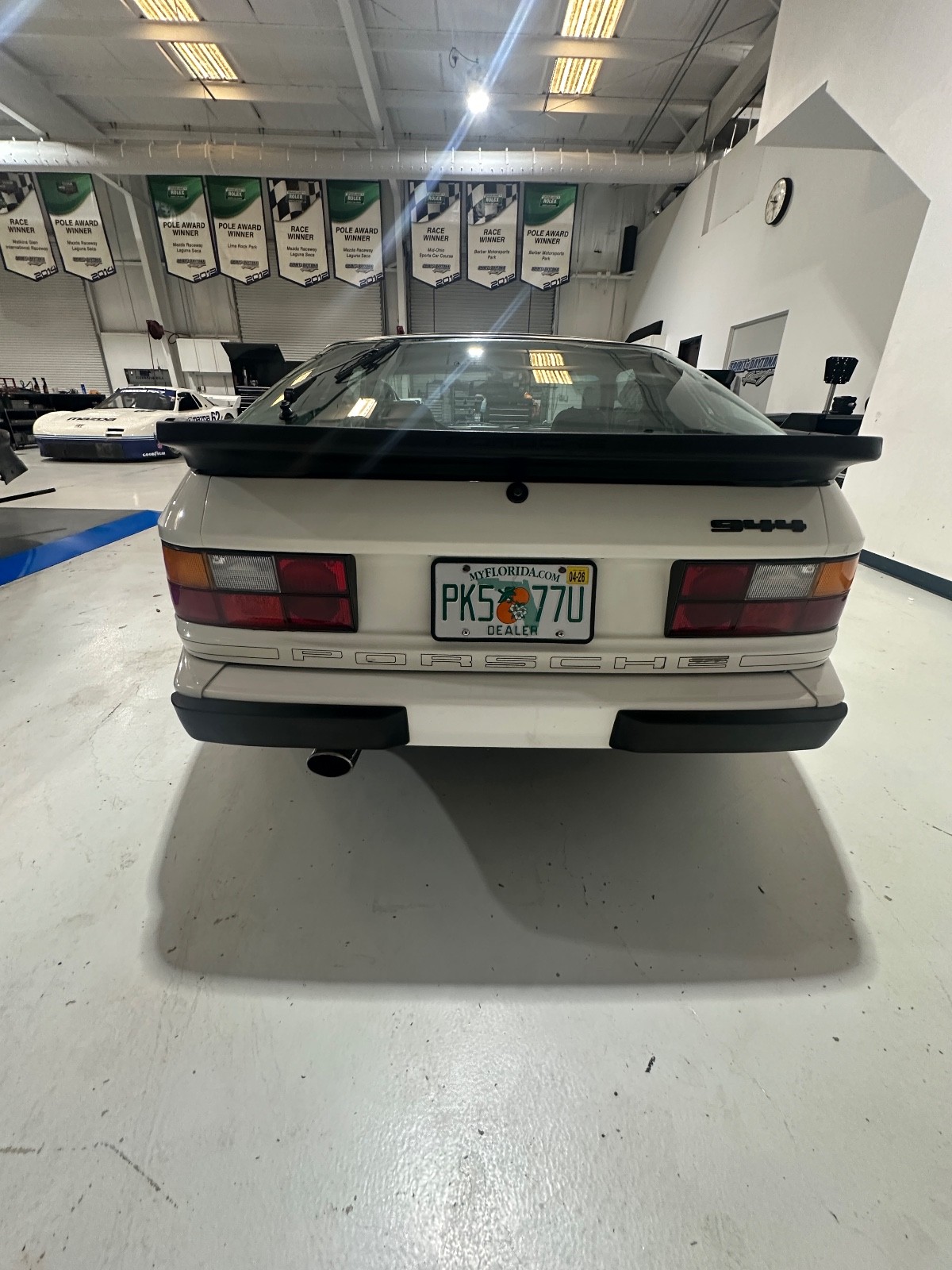 Porsche-944-1985-Coupe-9