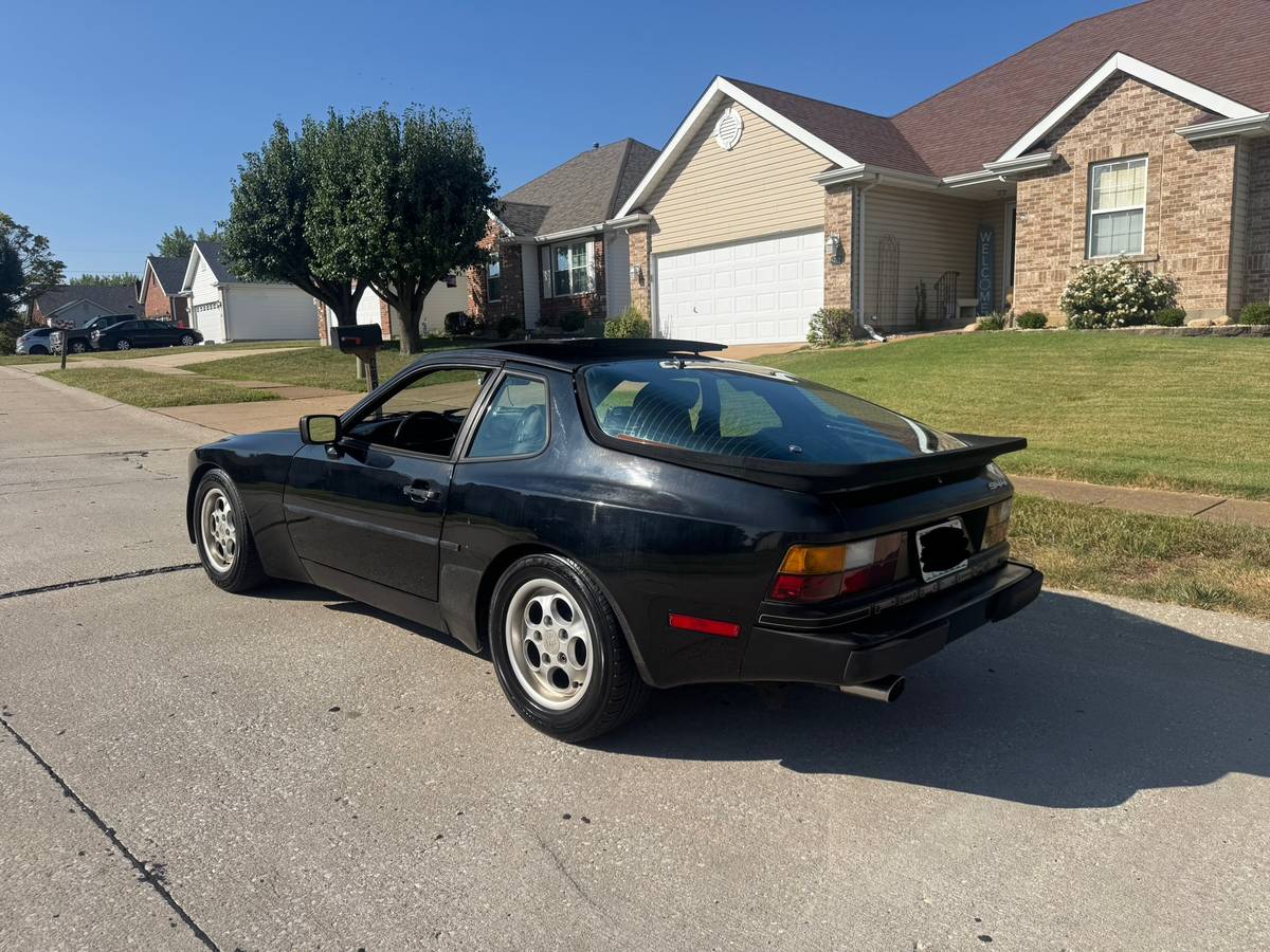 Porsche-944-1986-black-1
