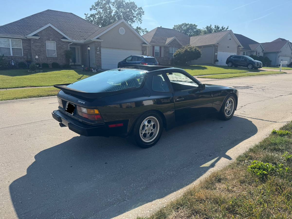 Porsche-944-1986-black-2