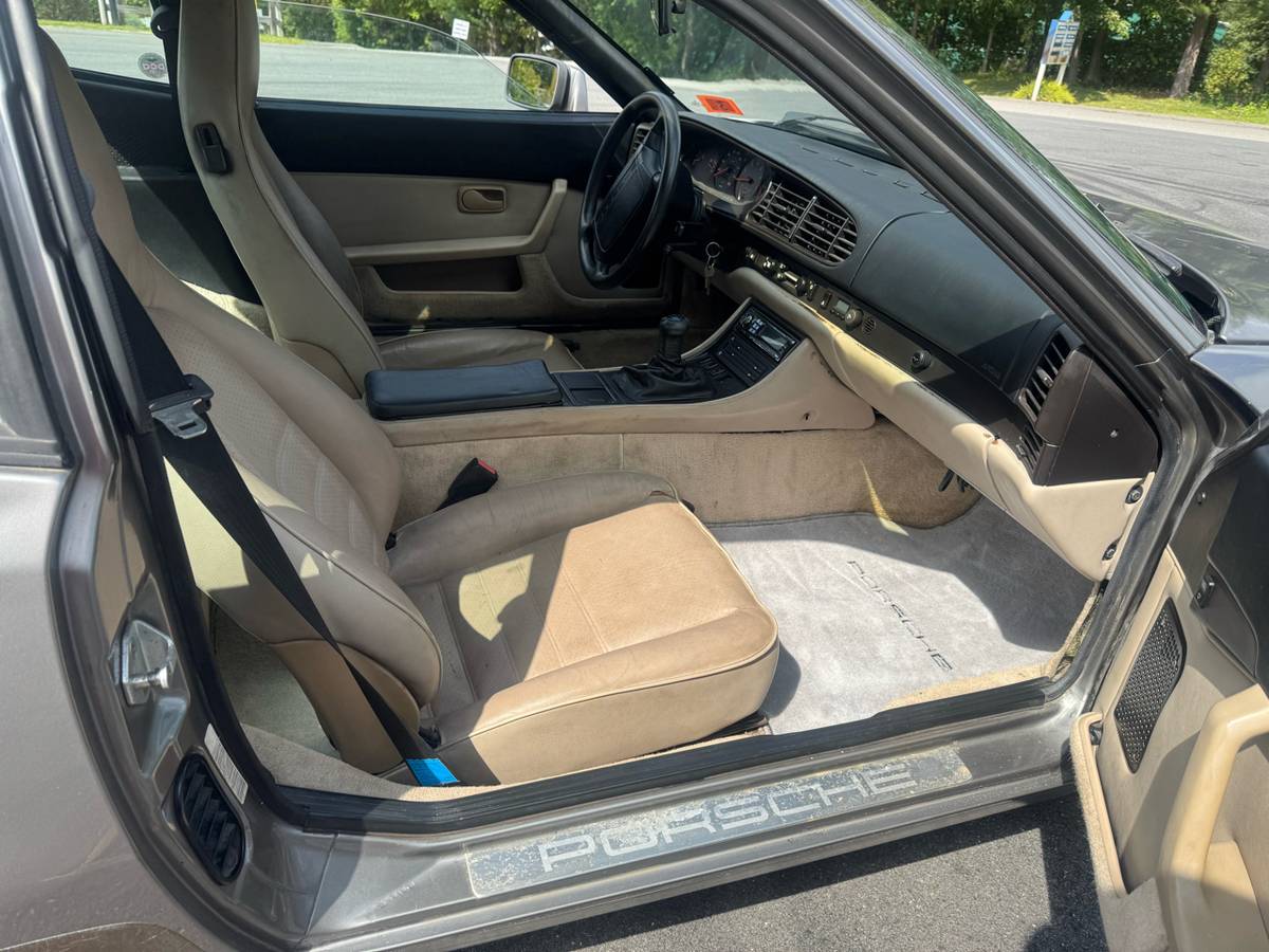 Porsche-944-1986-grey-16