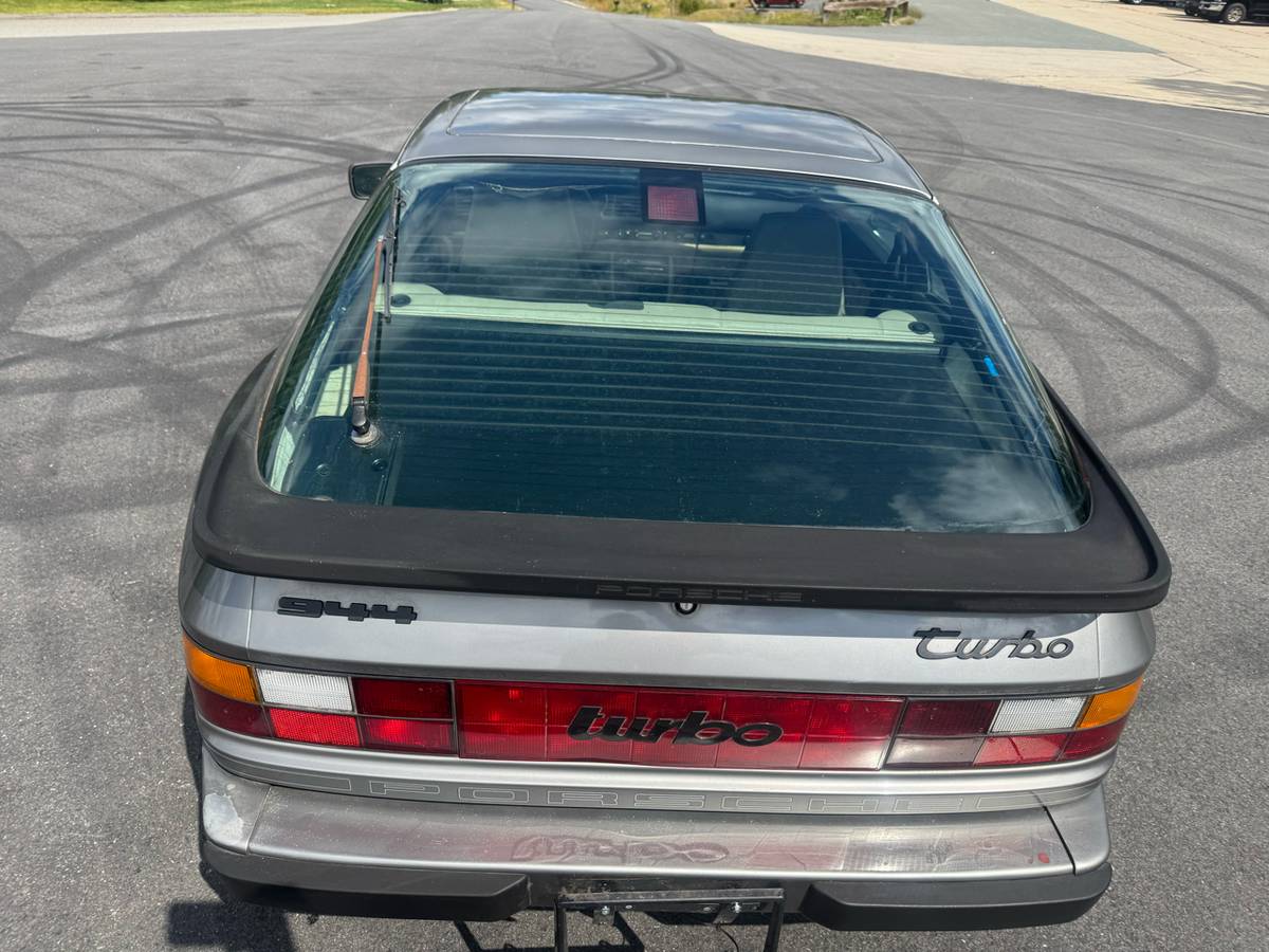 Porsche-944-1986-grey-9