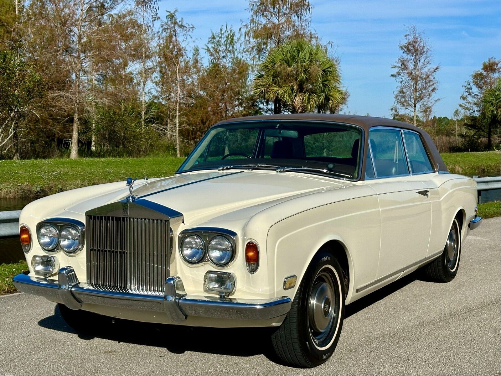 Rolls-Royce-Corniche-1973-Coupe-7
