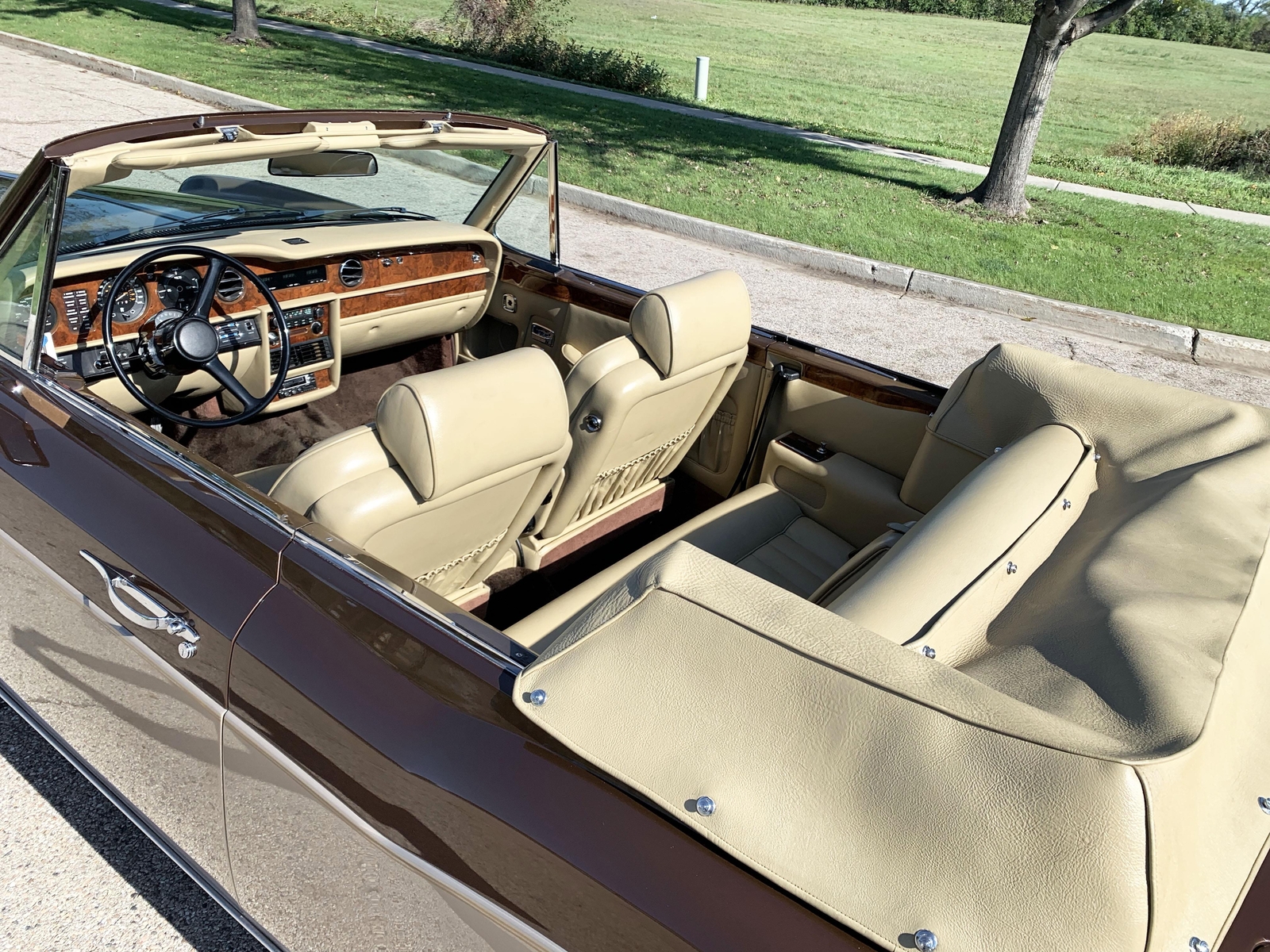 Rolls-Royce-Corniche-1979-convertible-14