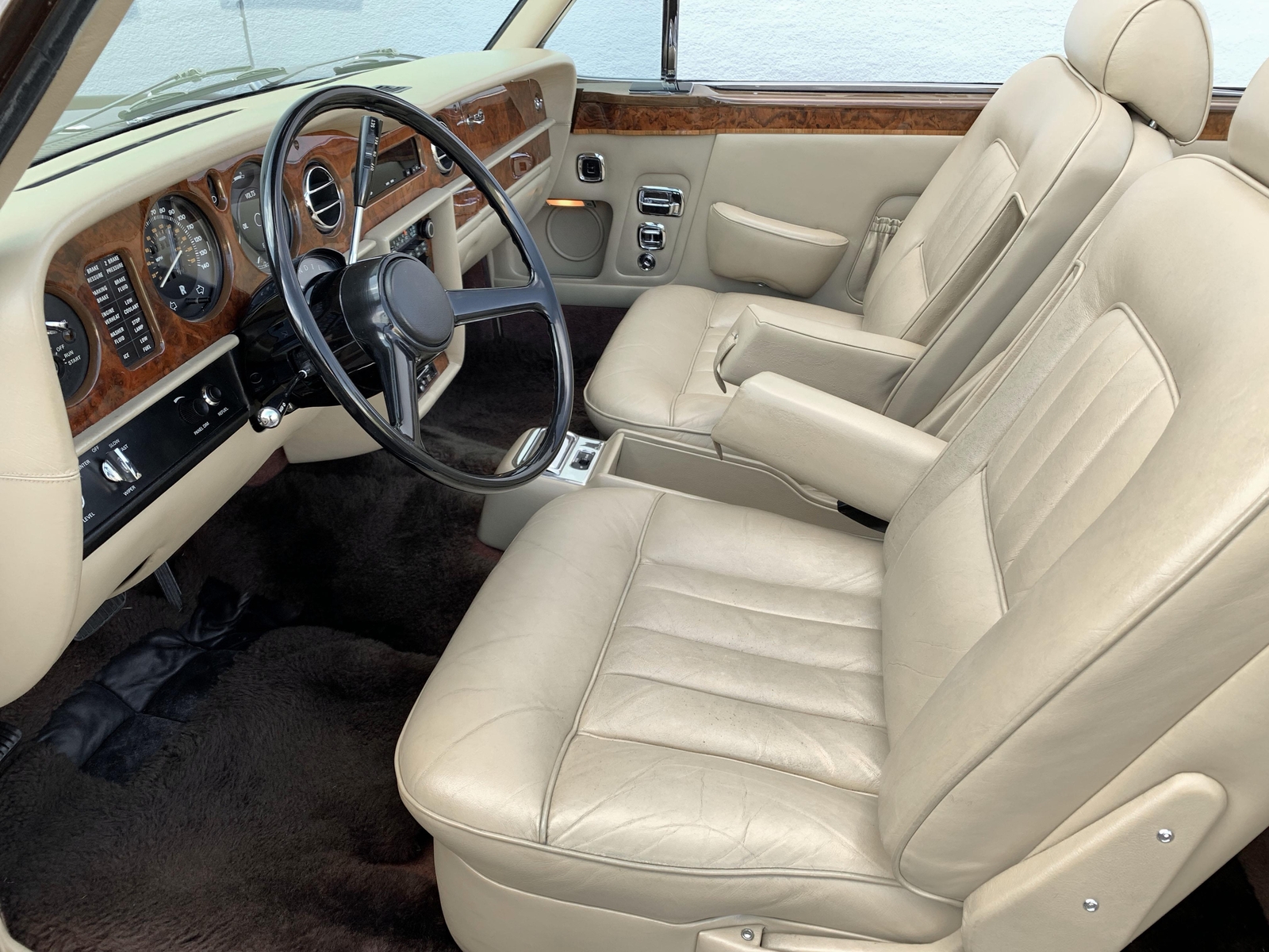 Rolls-Royce-Corniche-1979-convertible-16
