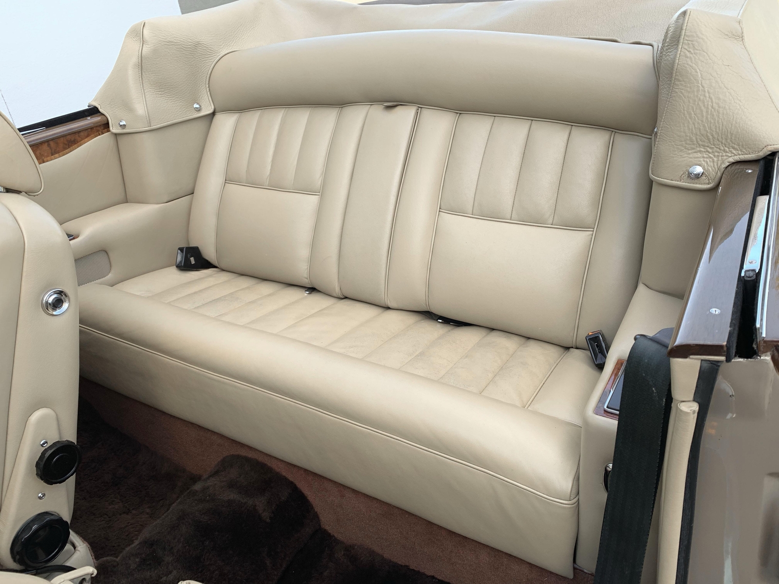 Rolls-Royce-Corniche-1979-convertible-18