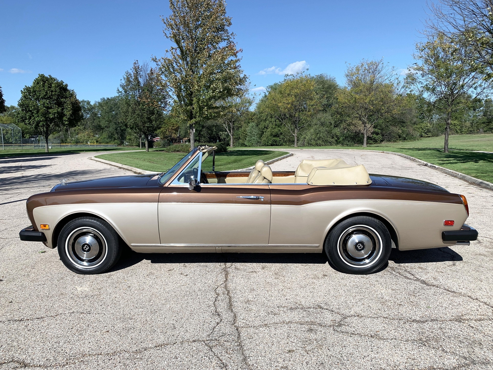 Rolls-Royce-Corniche-1979-convertible-5