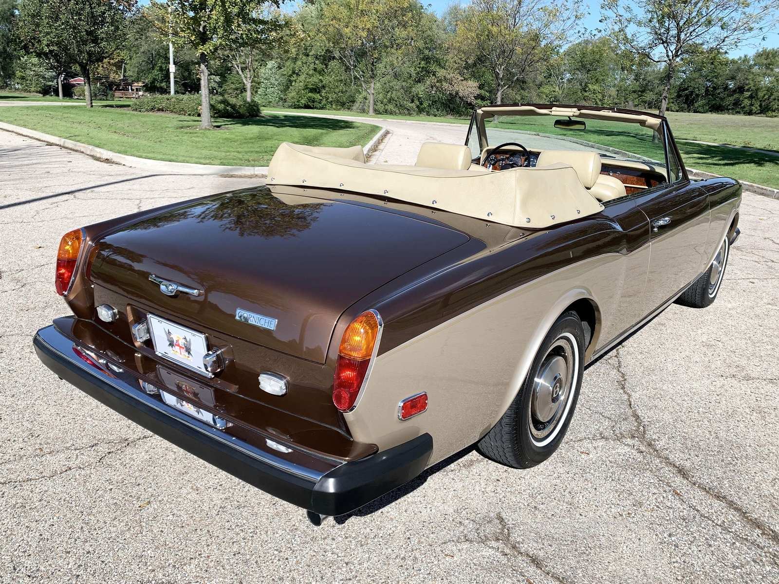 Rolls-Royce-Corniche-1979-convertible-9