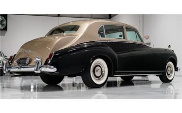 Rolls-Royce-Silver-Cloud-1961-Saloon-11