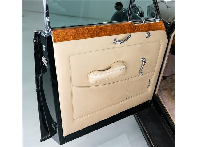 Rolls-Royce-Silver-Cloud-1961-Saloon-14