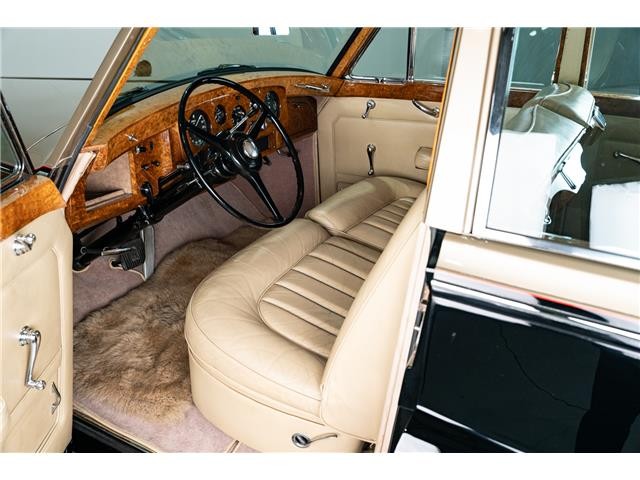 Rolls-Royce-Silver-Cloud-1961-Saloon-15