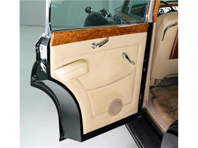 Rolls-Royce-Silver-Cloud-1961-Saloon-17