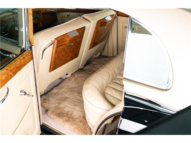 Rolls-Royce-Silver-Cloud-1961-Saloon-18