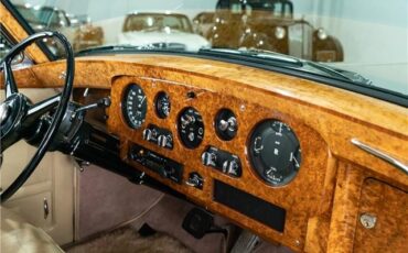 Rolls-Royce-Silver-Cloud-1961-Saloon-22