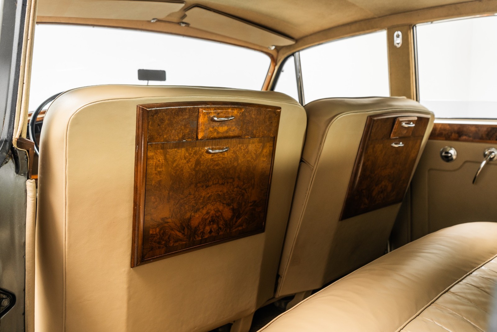 Rolls-Royce-Silver-Cloud-II-1960-Sedan-28