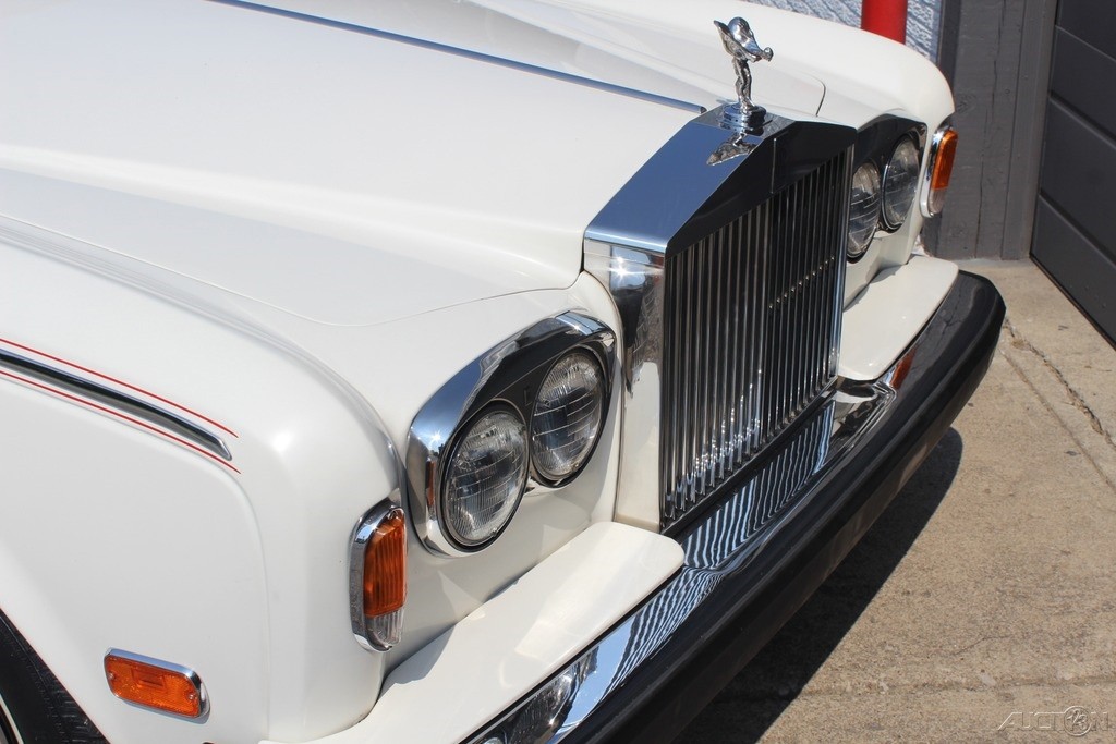 Rolls-Royce-Silver-Shadow-1975-Sedan-11