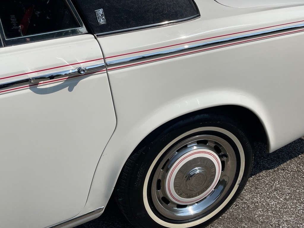 Rolls-Royce-Silver-Shadow-1975-Sedan-12