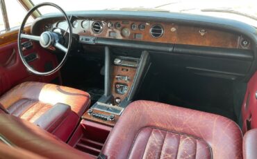 Rolls-Royce-Silver-Shadow-1975-Sedan-13