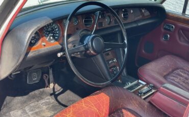 Rolls-Royce-Silver-Shadow-1975-Sedan-16