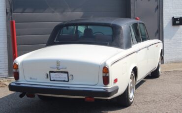 Rolls-Royce-Silver-Shadow-1975-Sedan-2
