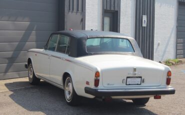 Rolls-Royce-Silver-Shadow-1975-Sedan-3