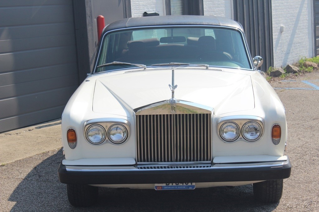 Rolls-Royce-Silver-Shadow-1975-Sedan-5