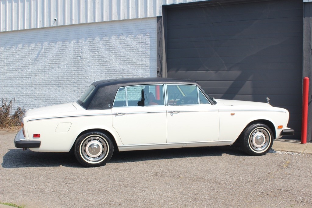 Rolls-Royce-Silver-Shadow-1975-Sedan-9