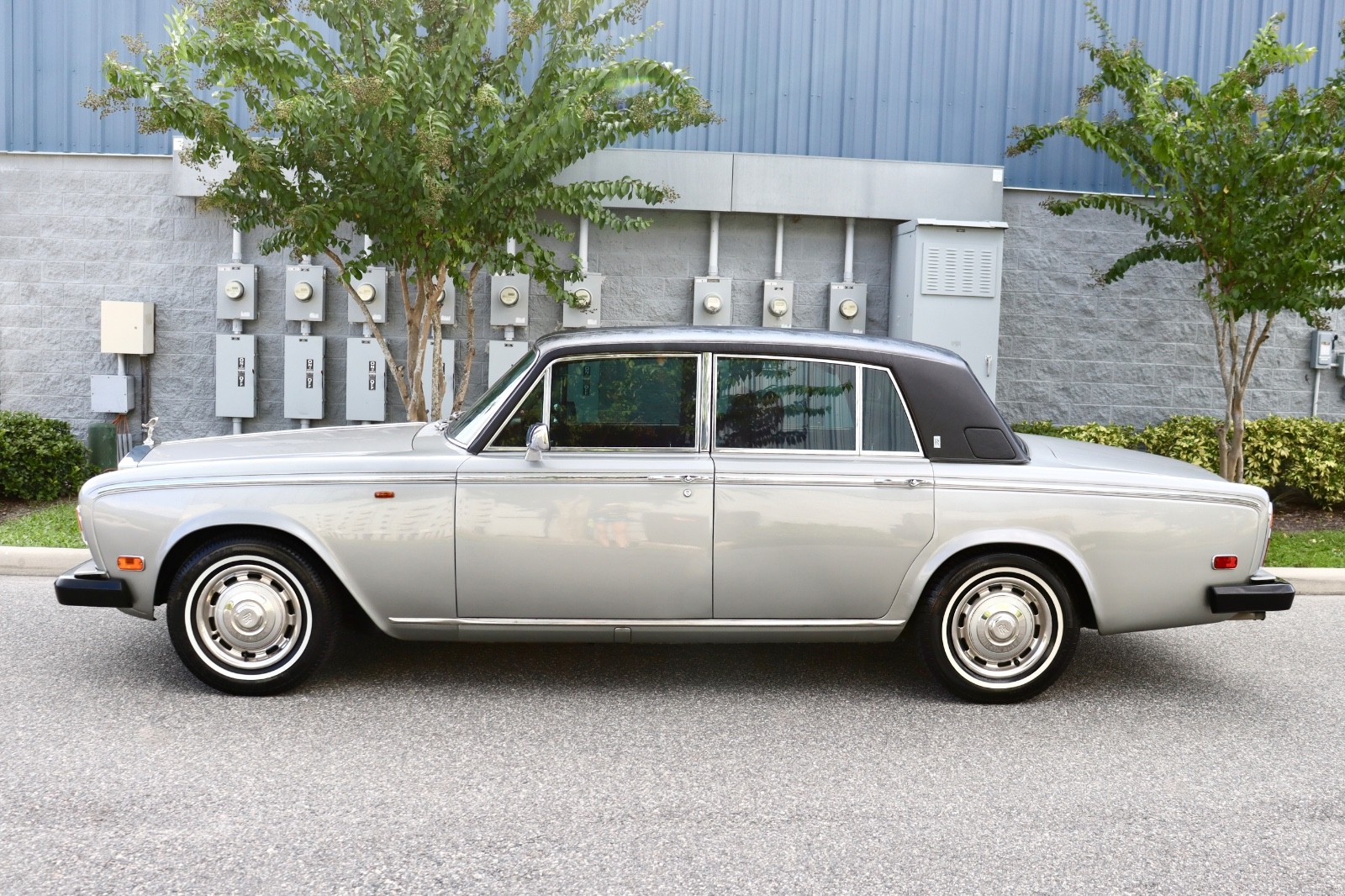 Rolls-Royce-Silver-Shadow-1980-Sedan-1