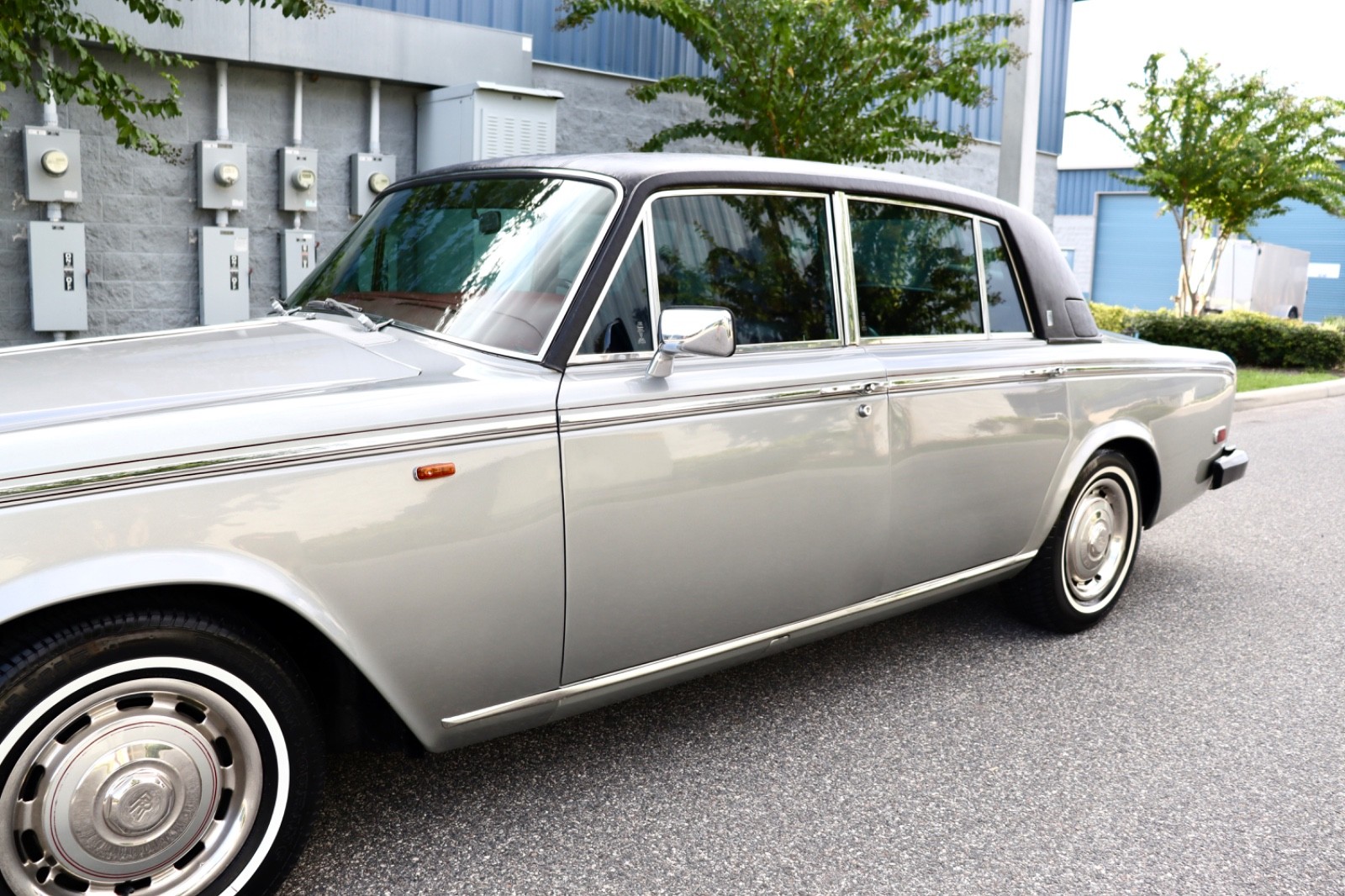 Rolls-Royce-Silver-Shadow-1980-Sedan-12