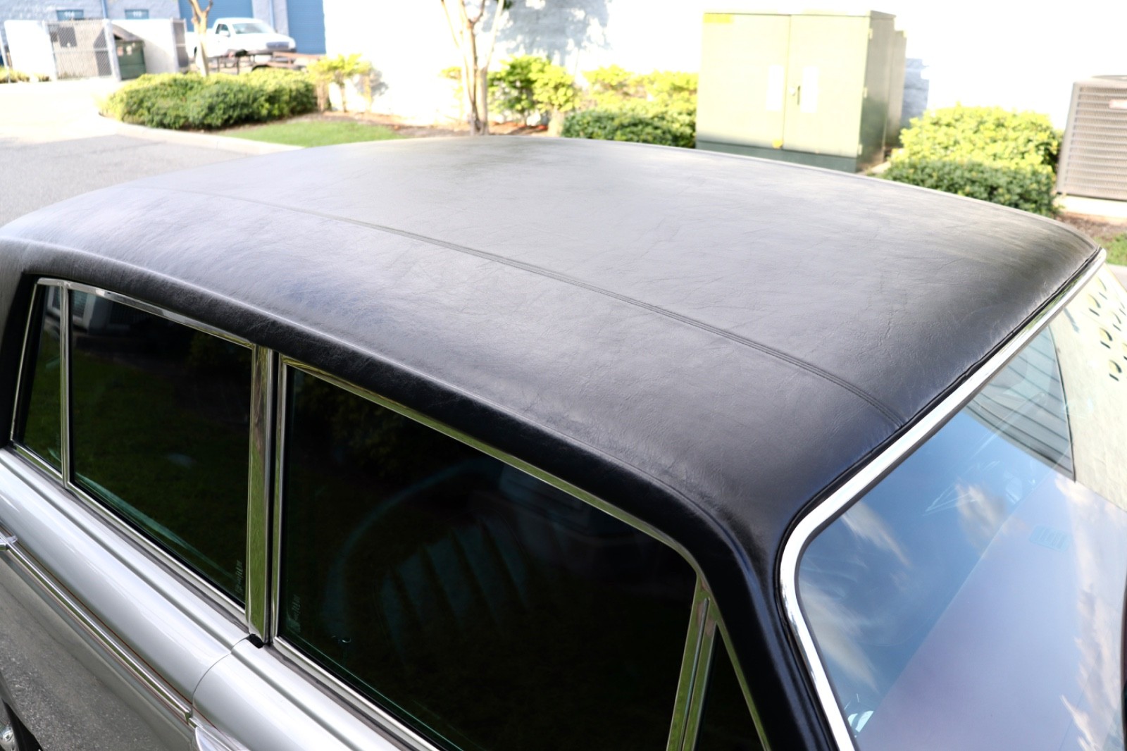 Rolls-Royce-Silver-Shadow-1980-Sedan-13