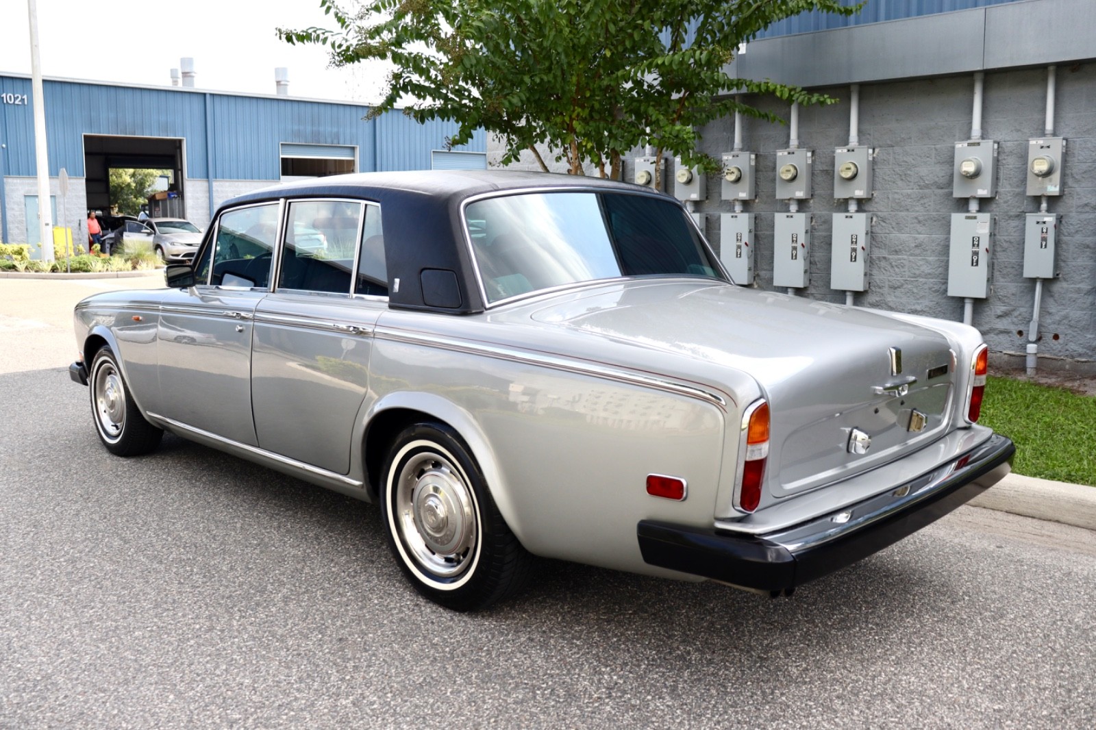 Rolls-Royce-Silver-Shadow-1980-Sedan-2
