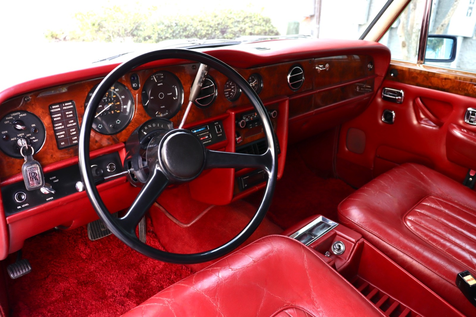 Rolls-Royce-Silver-Shadow-1980-Sedan-21