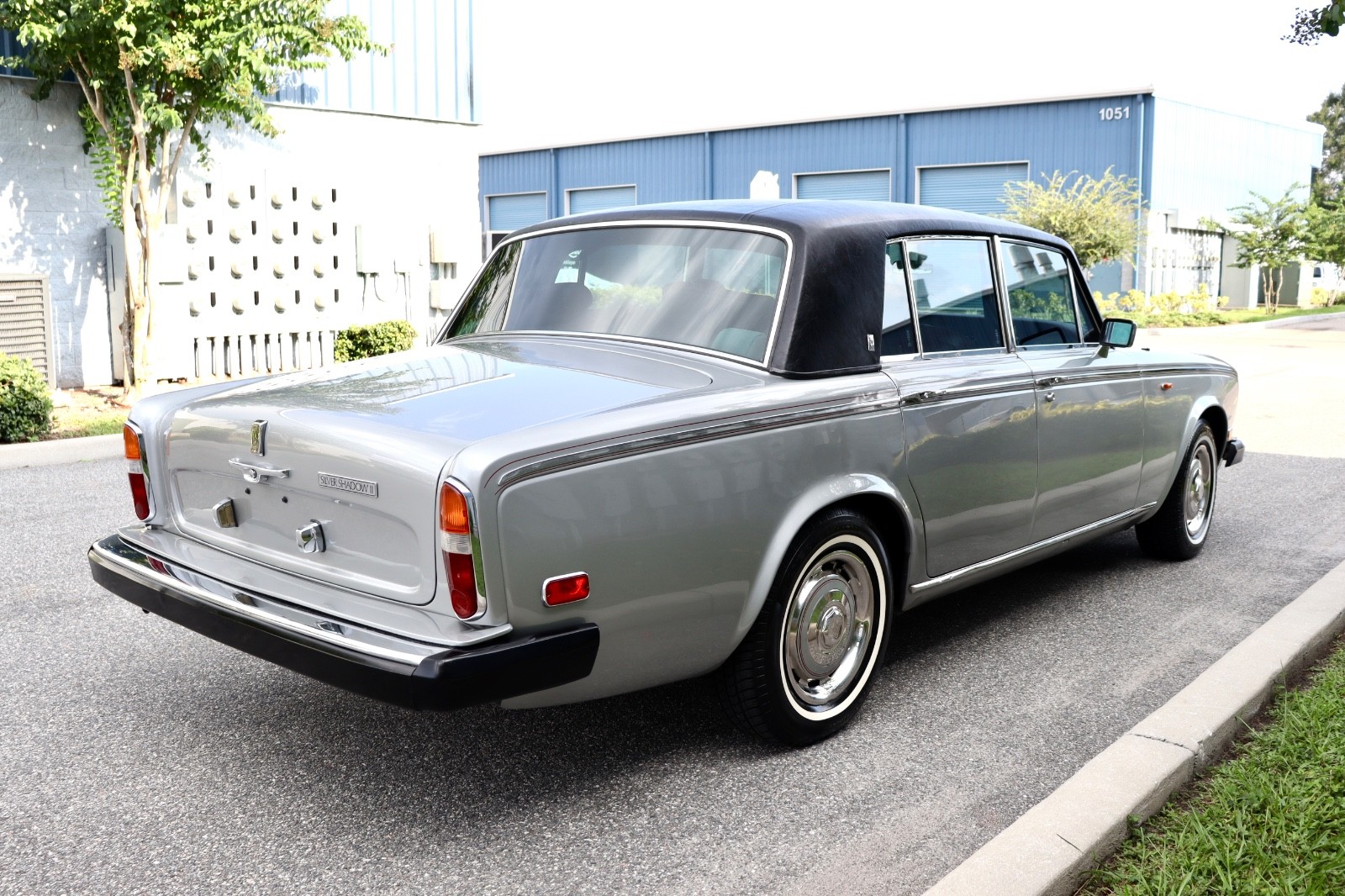 Rolls-Royce-Silver-Shadow-1980-Sedan-3