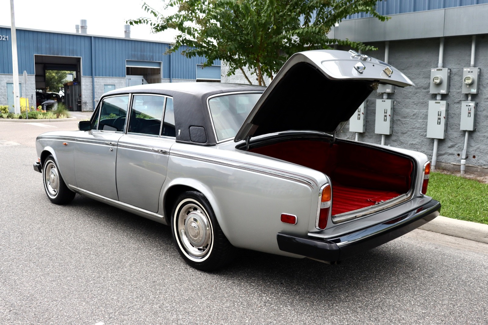 Rolls-Royce-Silver-Shadow-1980-Sedan-36