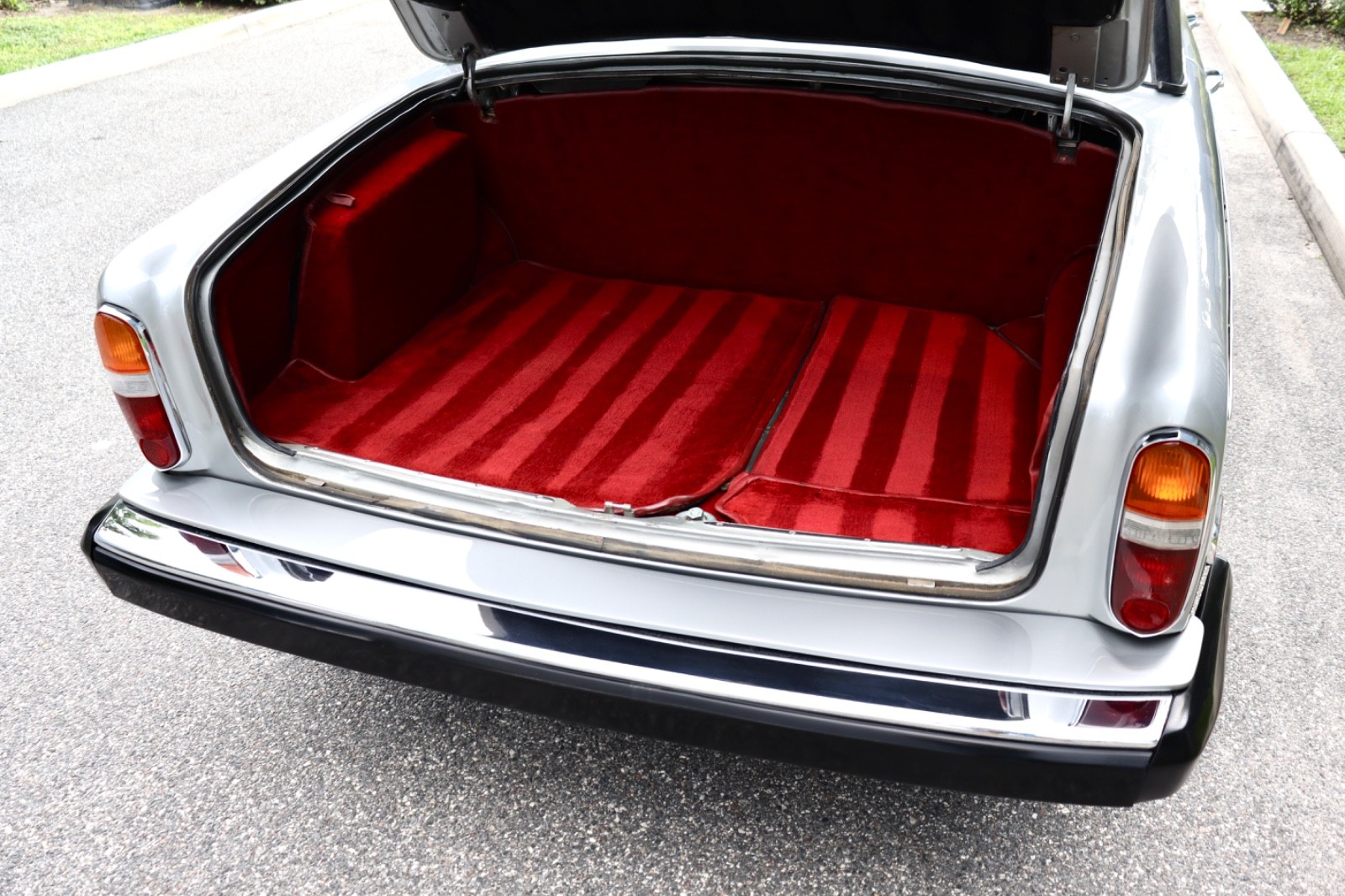 Rolls-Royce-Silver-Shadow-1980-Sedan-37
