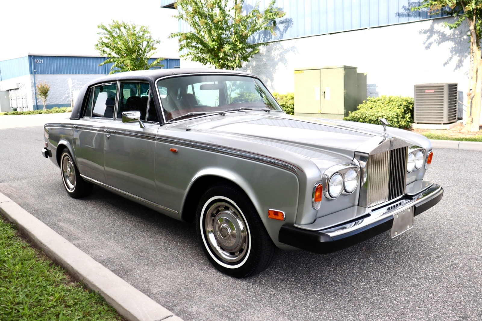Rolls-Royce-Silver-Shadow-1980-Sedan-4