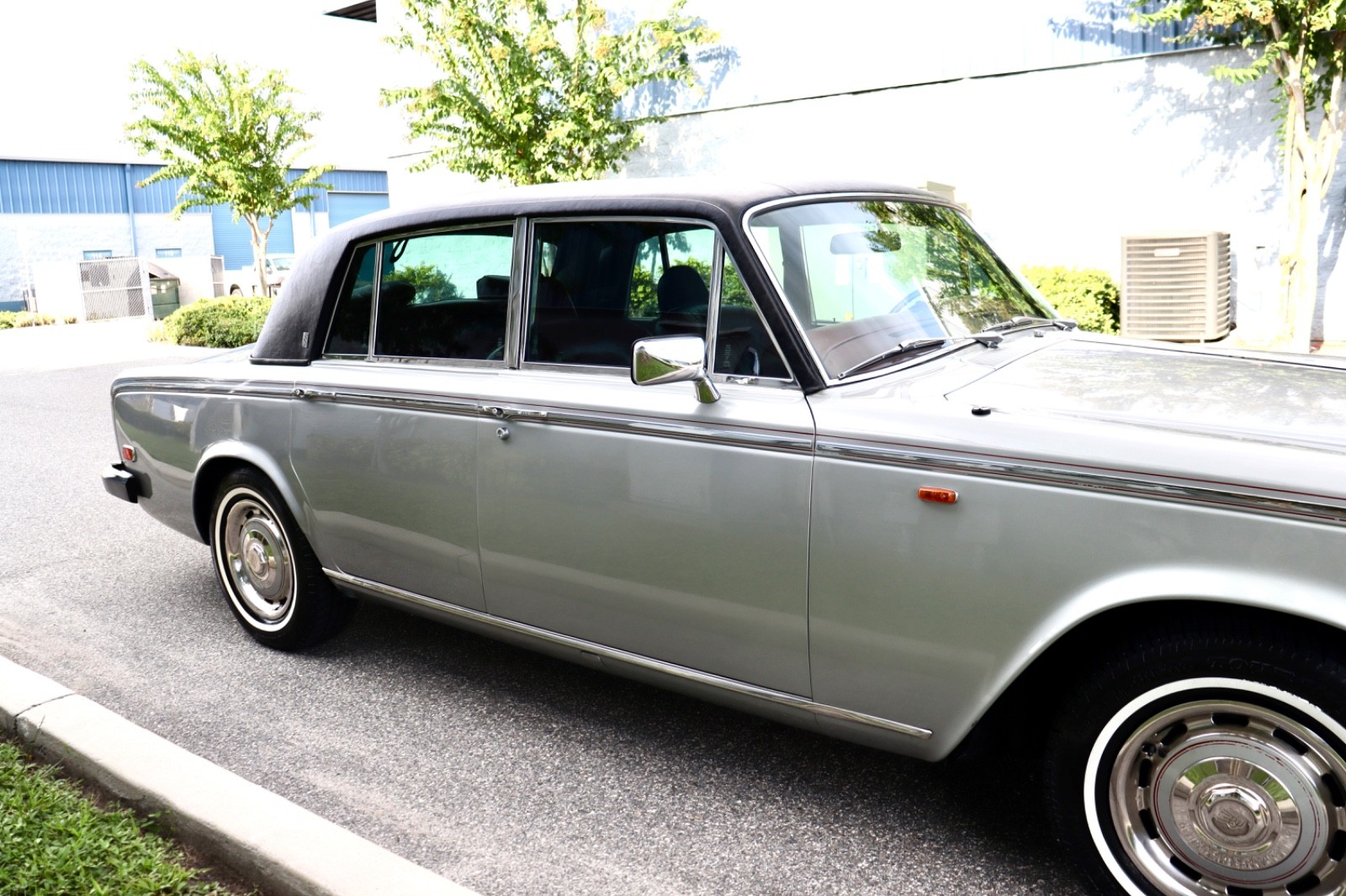 Rolls-Royce-Silver-Shadow-1980-Sedan-8