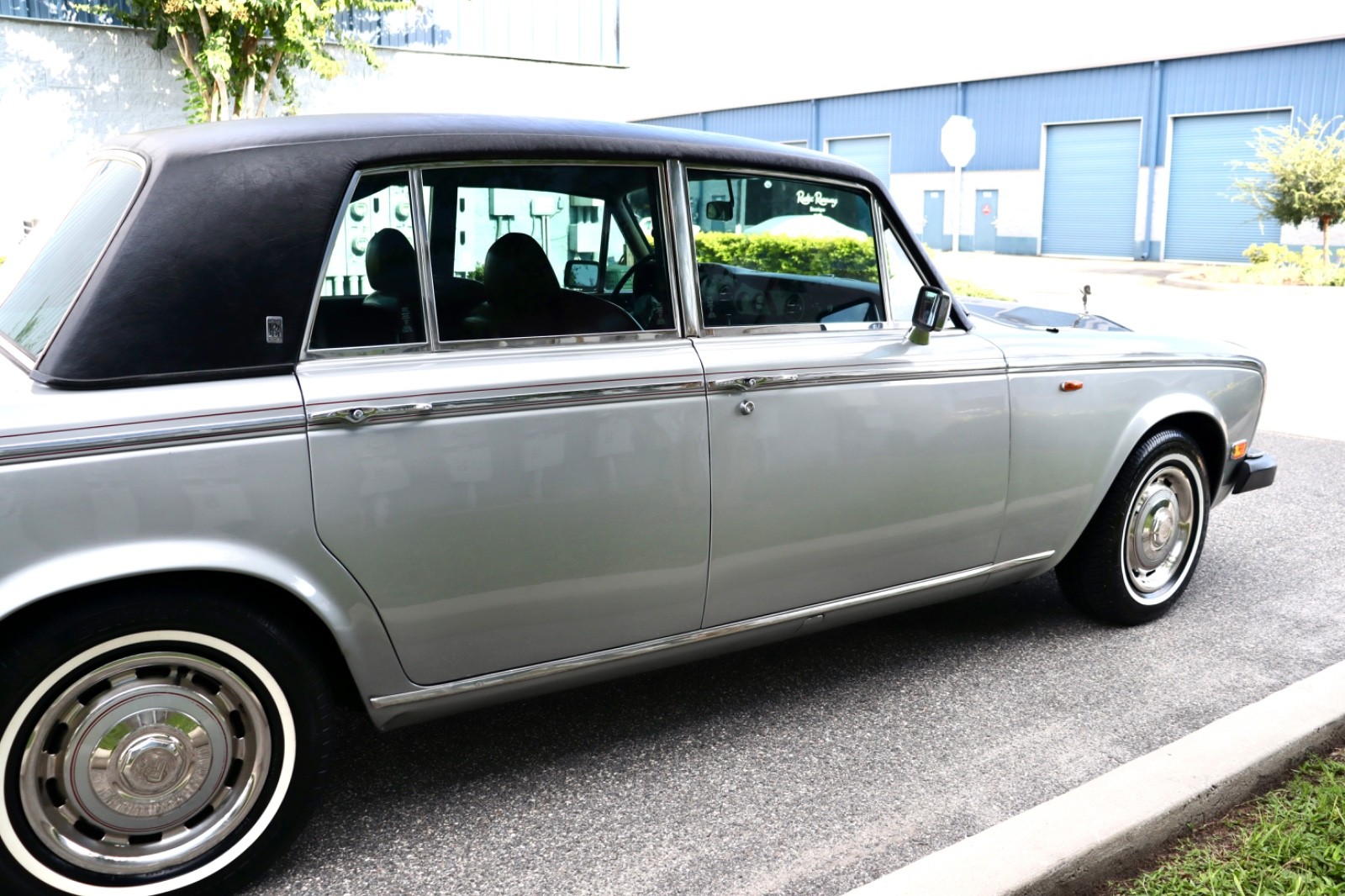 Rolls-Royce-Silver-Shadow-1980-Sedan-9