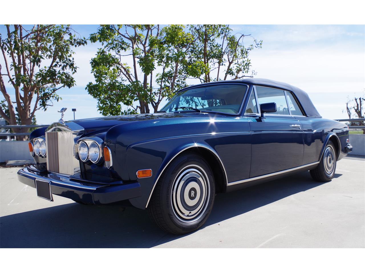 Rolls-royce-Corniche-ii-1986-Royal-Blue-Cream-w-blue-piping-10